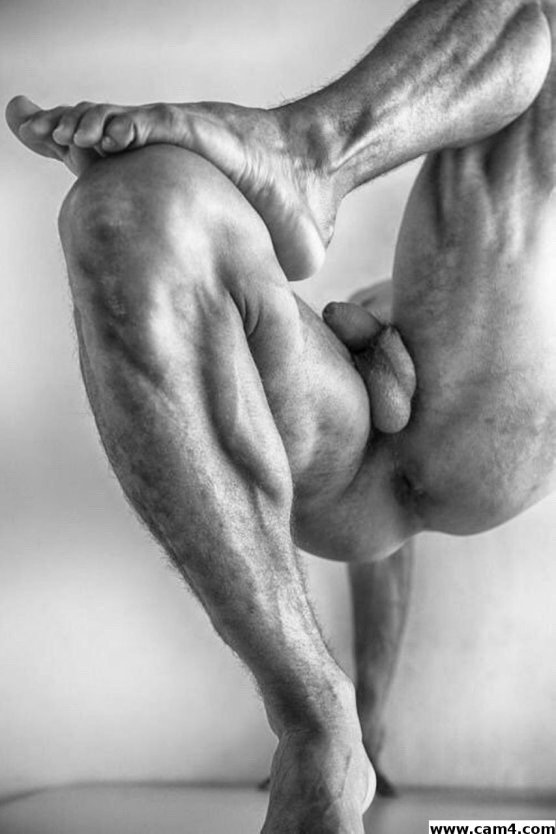 Красивое голое мужское тело