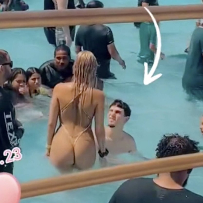 Попы в аквапарке