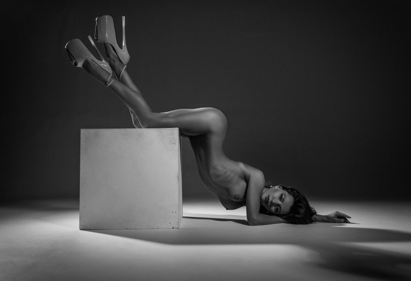 Самая молодая модель в стиле ню