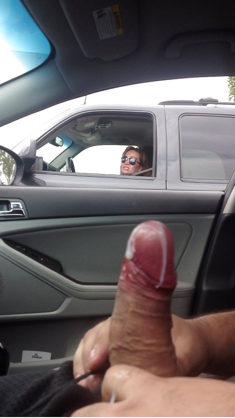 Подрочила парню в машине