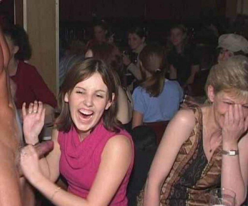 Голые парни одетые девки