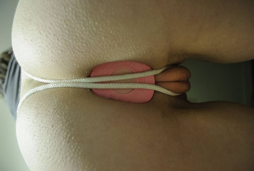 Натянутые женские трусики