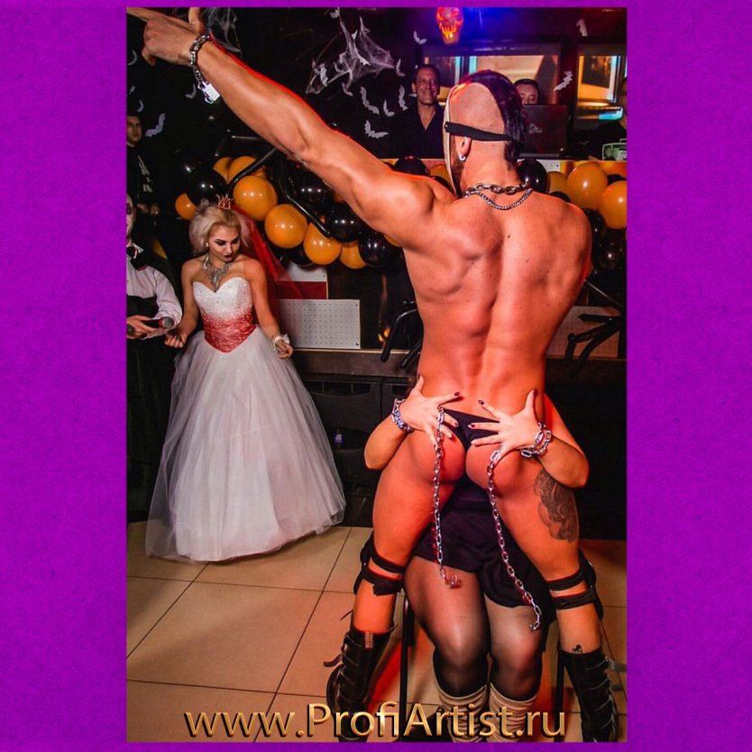 Полный мужской стриптиз