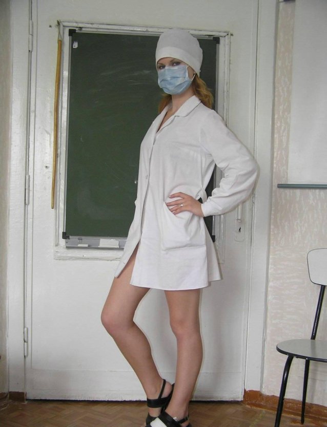 Под халатом медицинской сестры