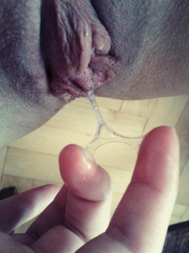 Женские выделения из киски