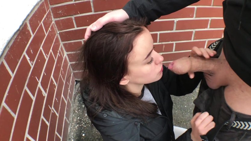 Гопники выебали на улице