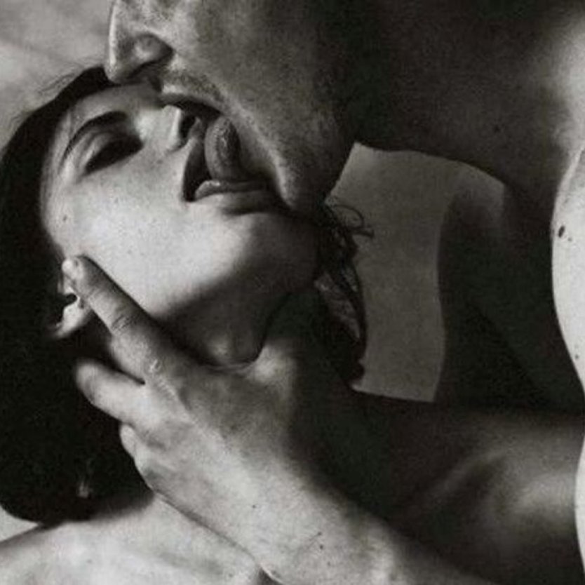 Мужские пальцы в женщине