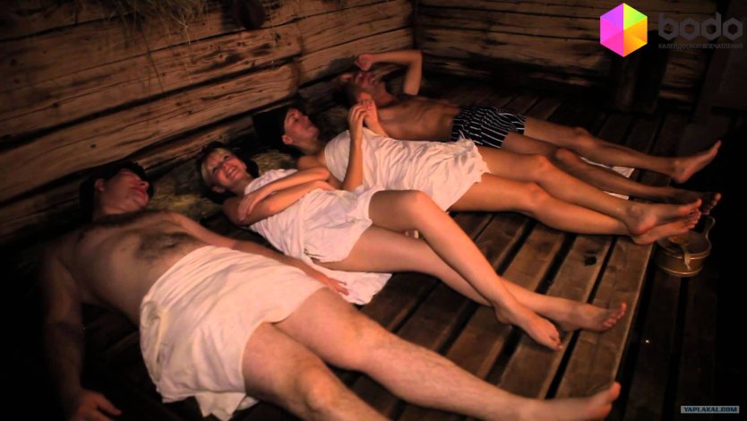 Деревенские девушки в бане