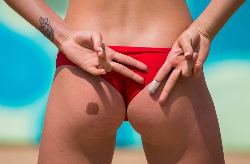 Пляжный волейбол женщины голые