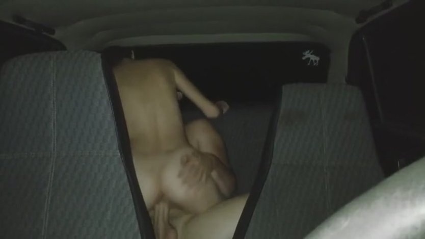 Анал в авто Любительское