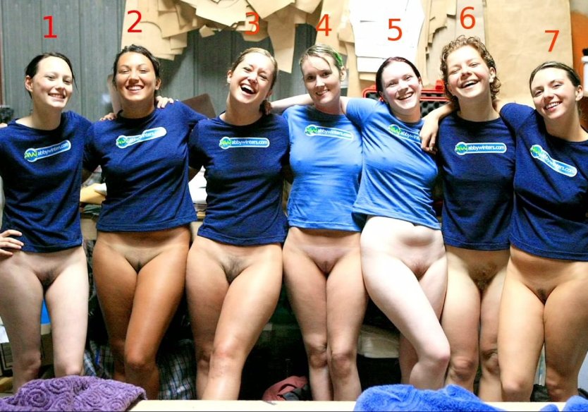 Группа женщин без трусиков