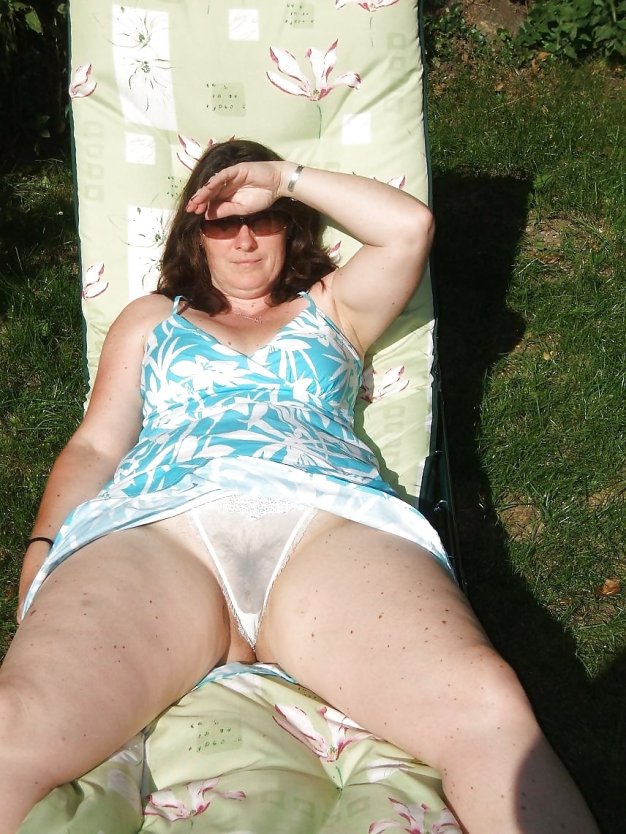 Мать толстые русская голая без трусов лет 30 40 20