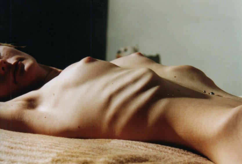 Голенькая Анорексичка