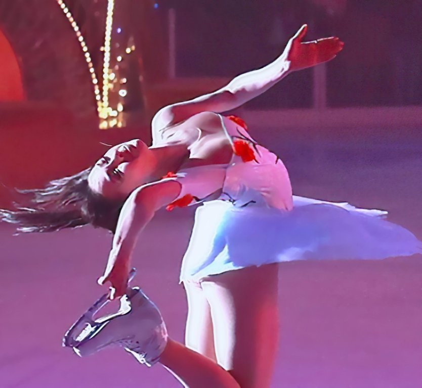 Алина Загитова грудь