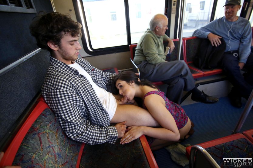 Ебля в общественном транспорте