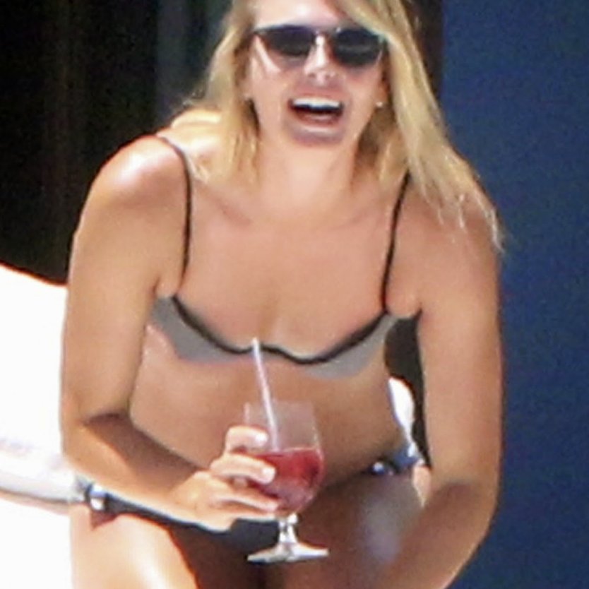 Голая телеведущая Шарапова