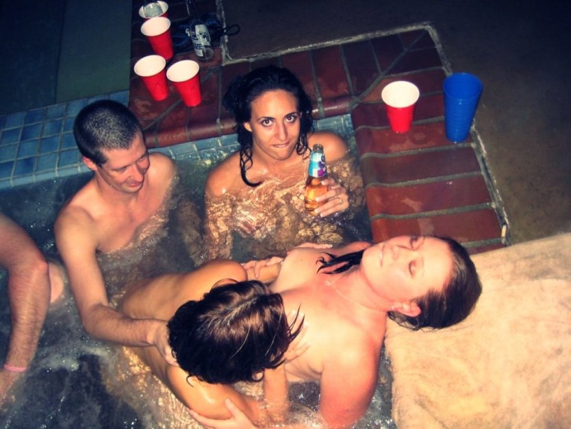 Вечеринка свингеров в бане