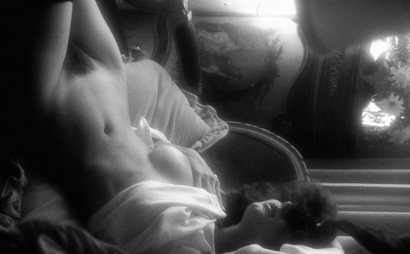 Ню домашнее на фотопленке