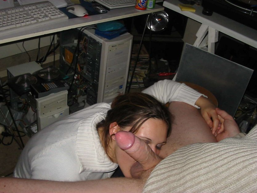 Отсосала под столом частное