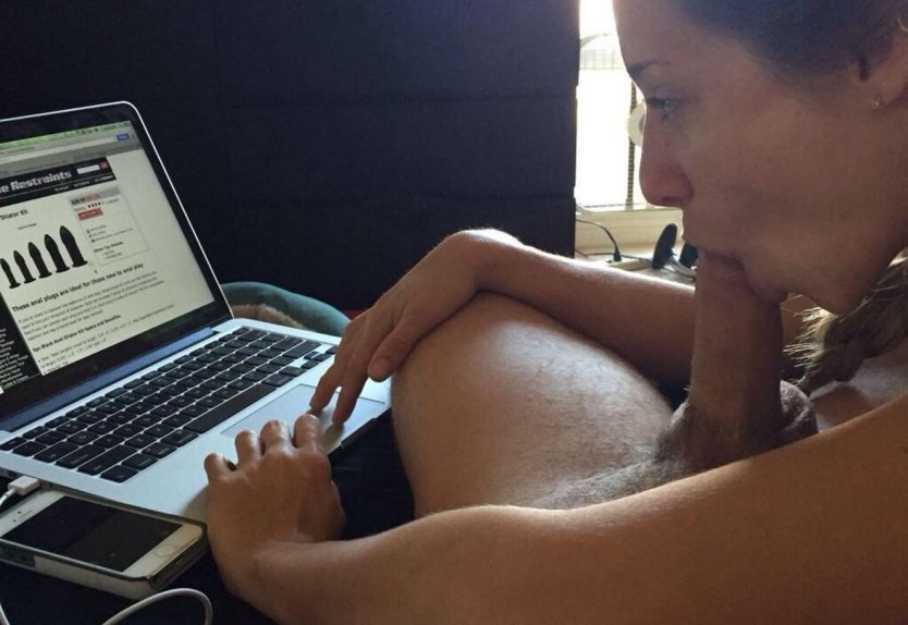 Мастурбация перед экраном