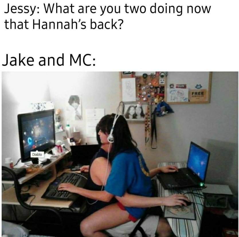 Парень и девушка за компьютером