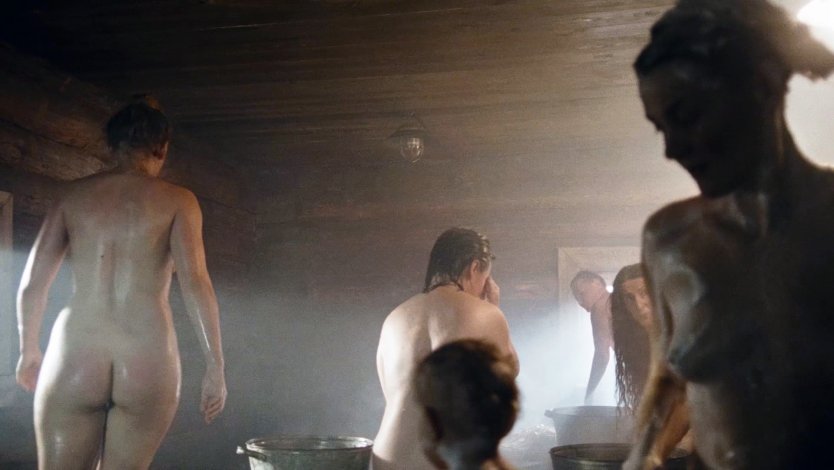 Юлия Пересильд край баня