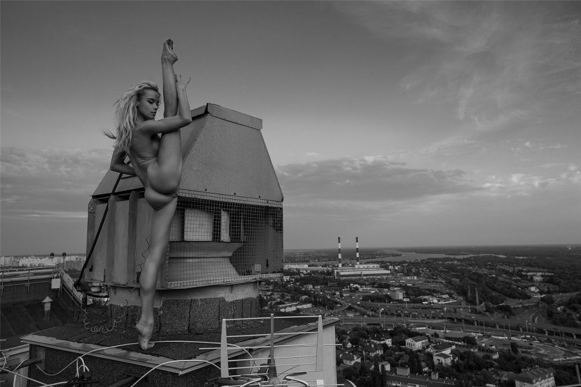 Голая фотосессия на крыше