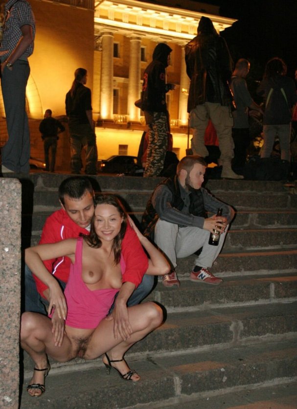 Голенькие в общественных местах