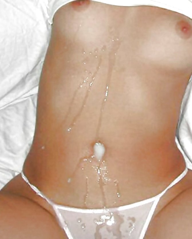 Кончил на животик и трусы