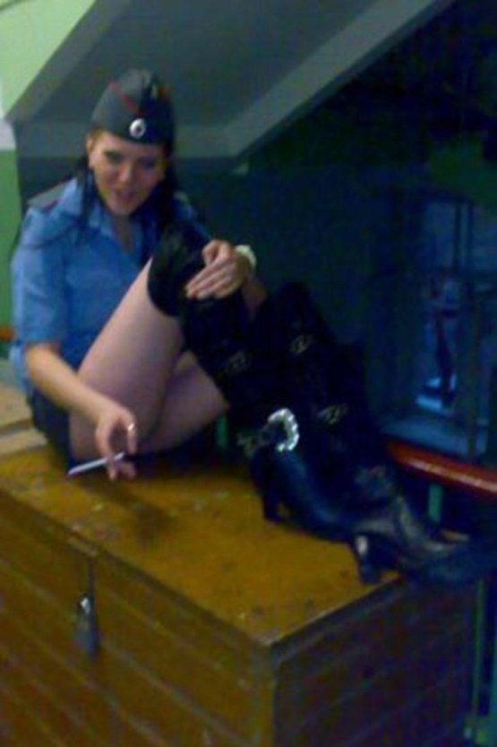 Голые сотрудницы полиции