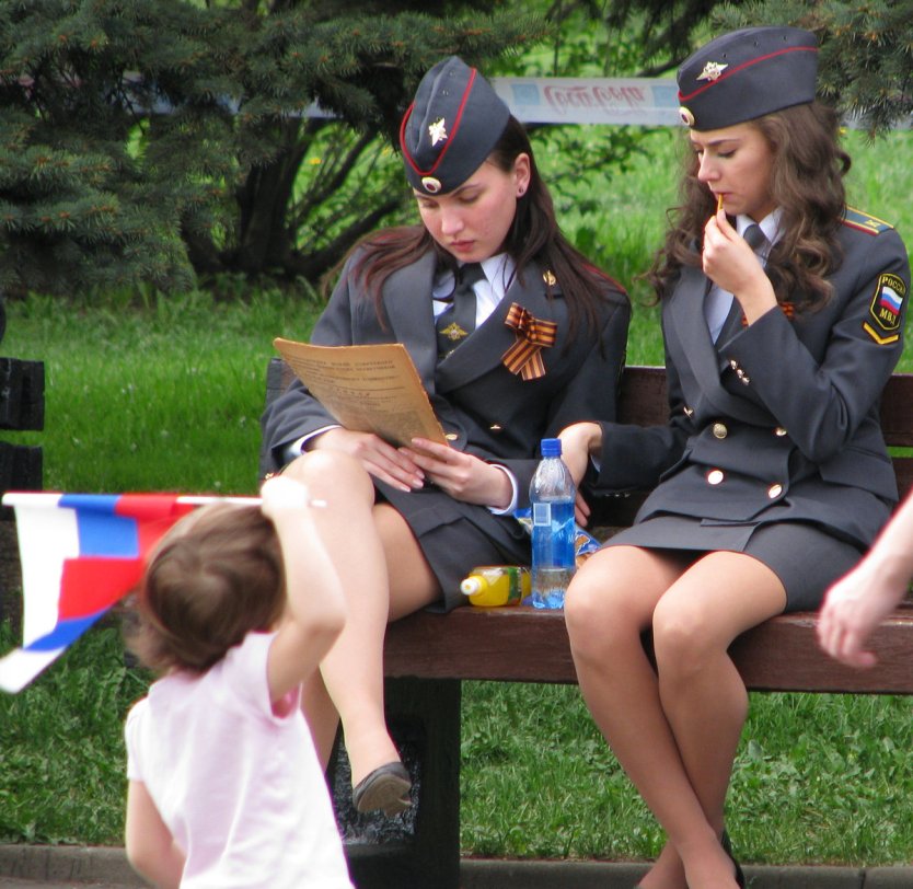 Голые девки в милицейской форме