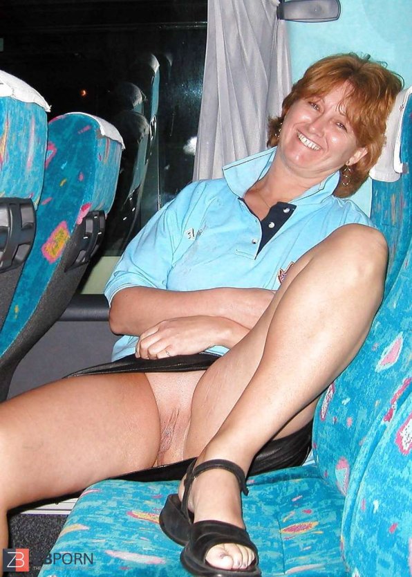 Женщины без трусов в автобусе