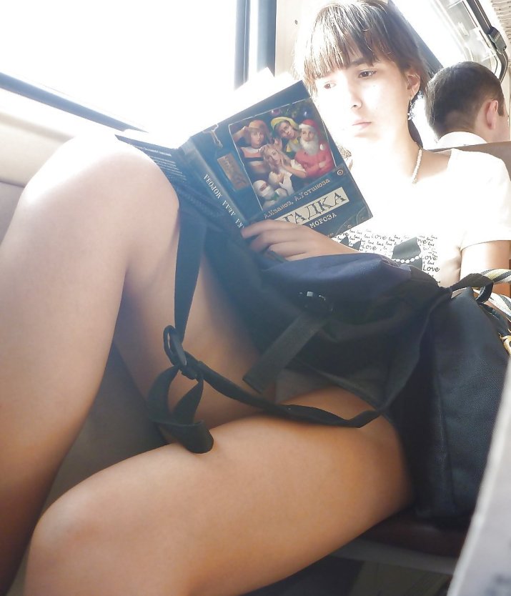 Девушки без трусиков в маршрутке