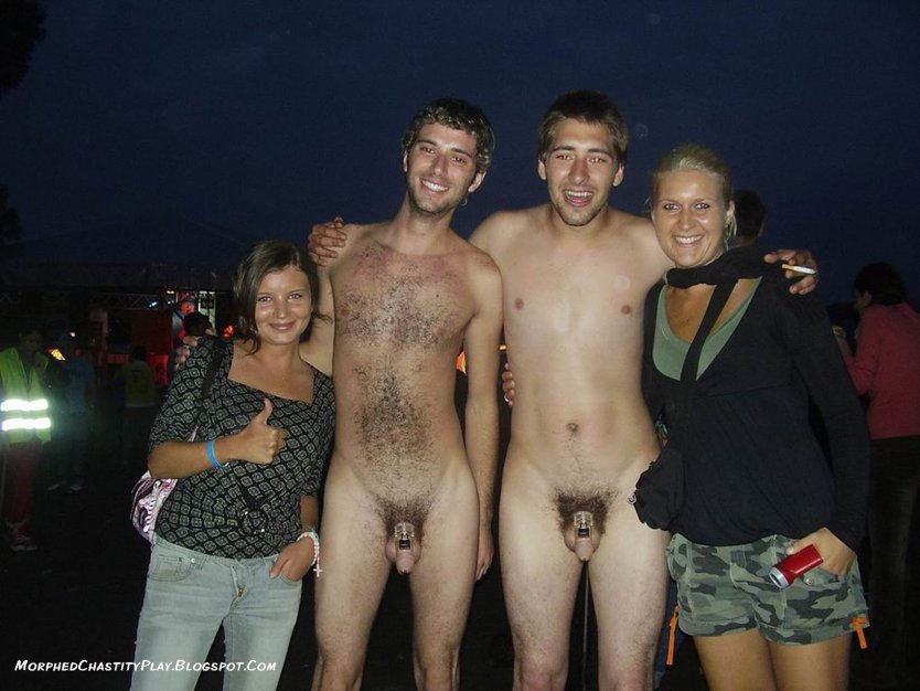 Голый мужик среди женщин