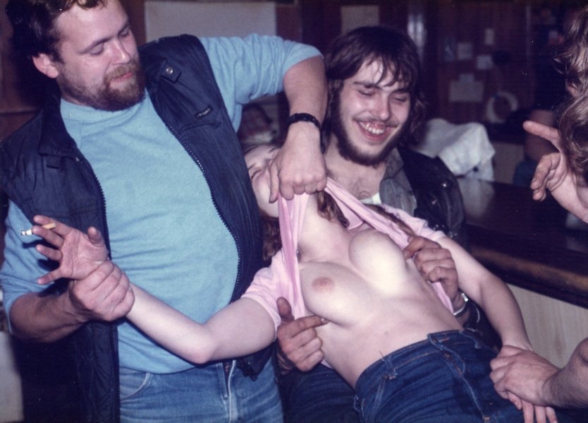 Жену лапают за сиськи частное