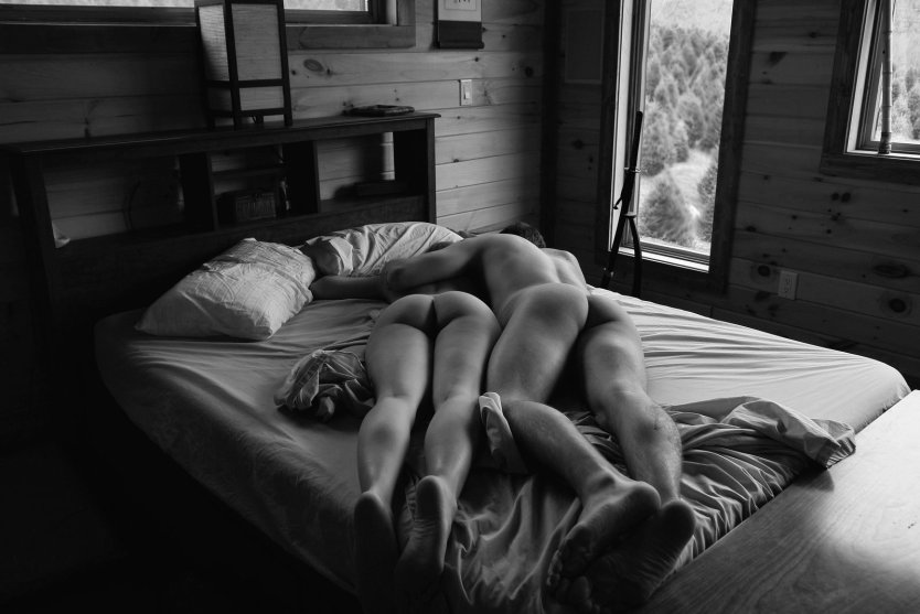 Эротическая фотосессия пары