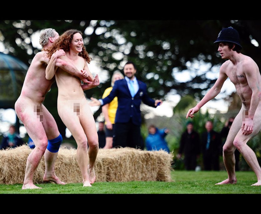 Женский регби голые сиськи