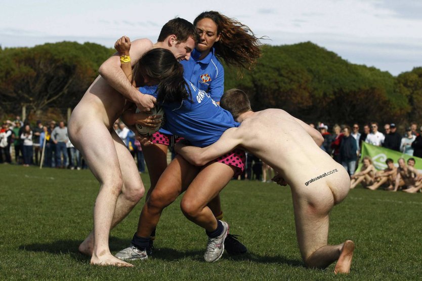 Девушки играющие в регби ню