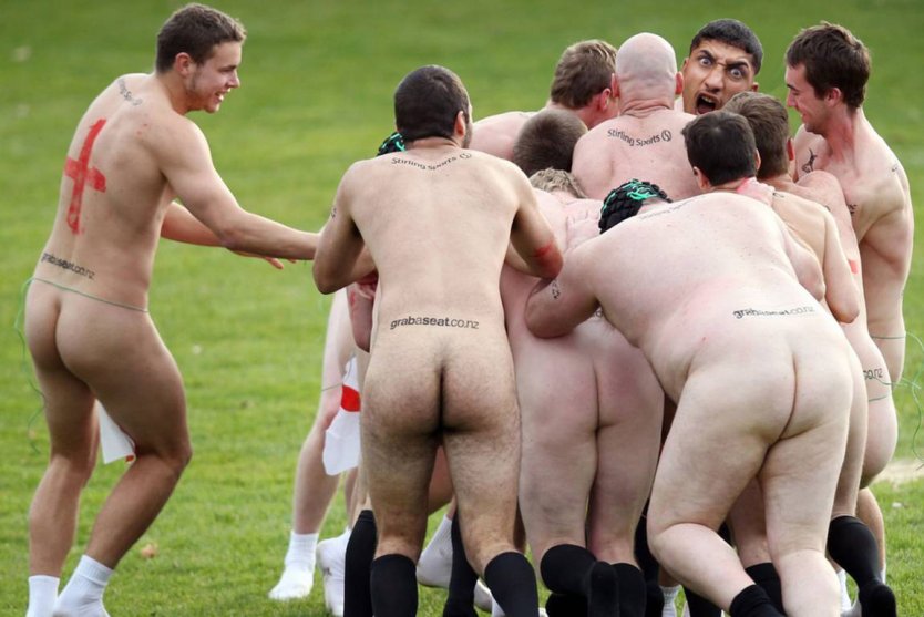 Голые футболисты в Германии