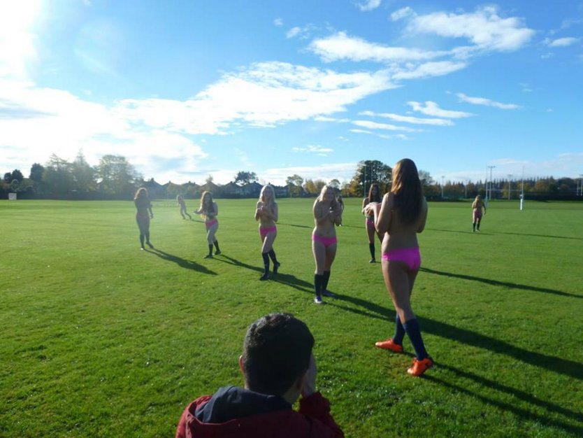 Голые британские регбистки