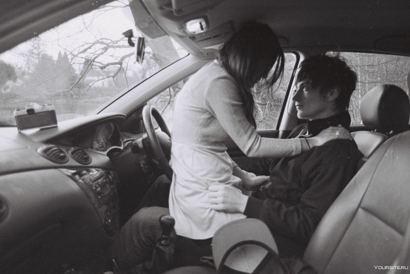 Влюбленные в машине