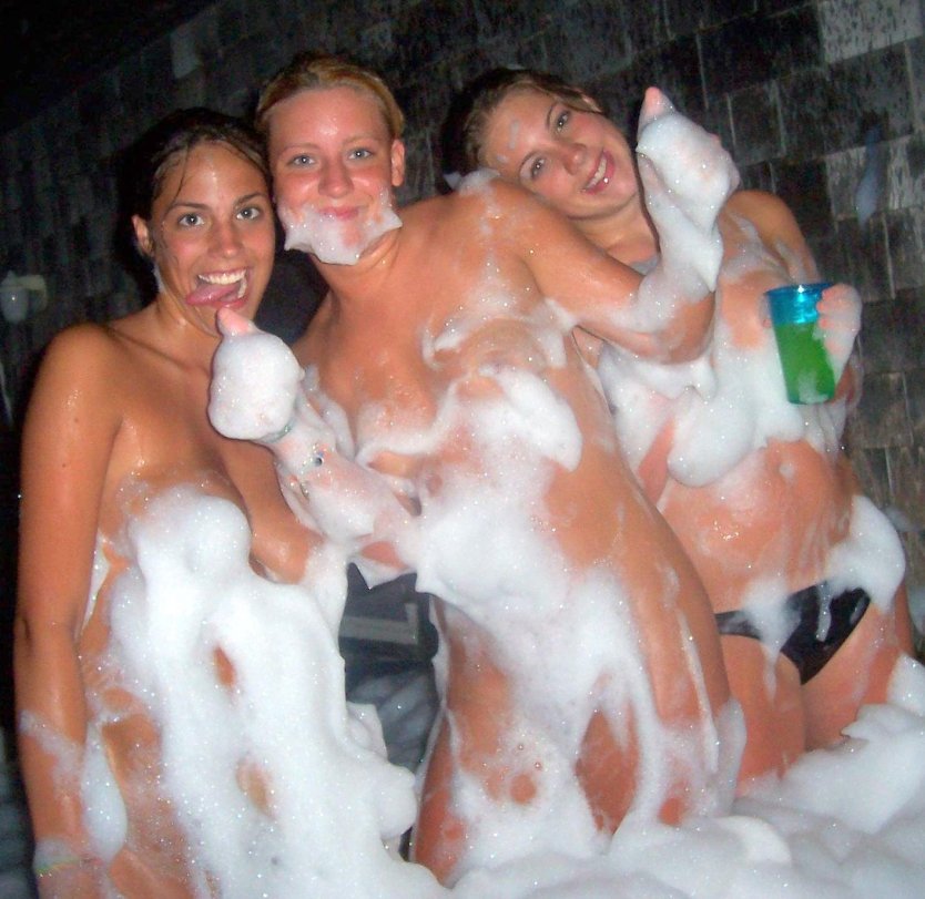 Пенные вечеринки голышом