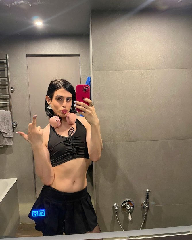 Хилми блогерша