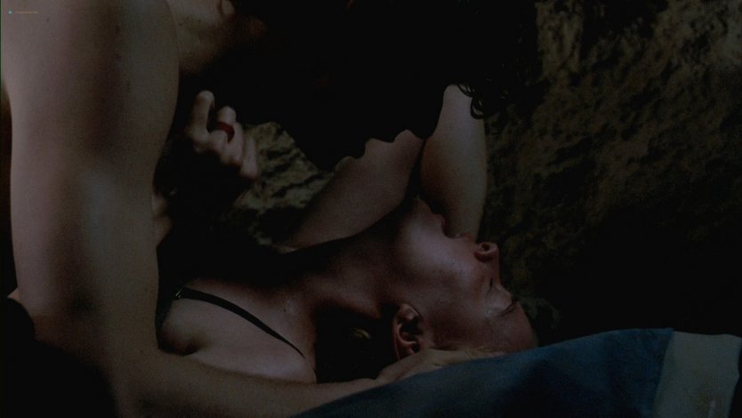 Джесс Вейкслер в Teeth nude