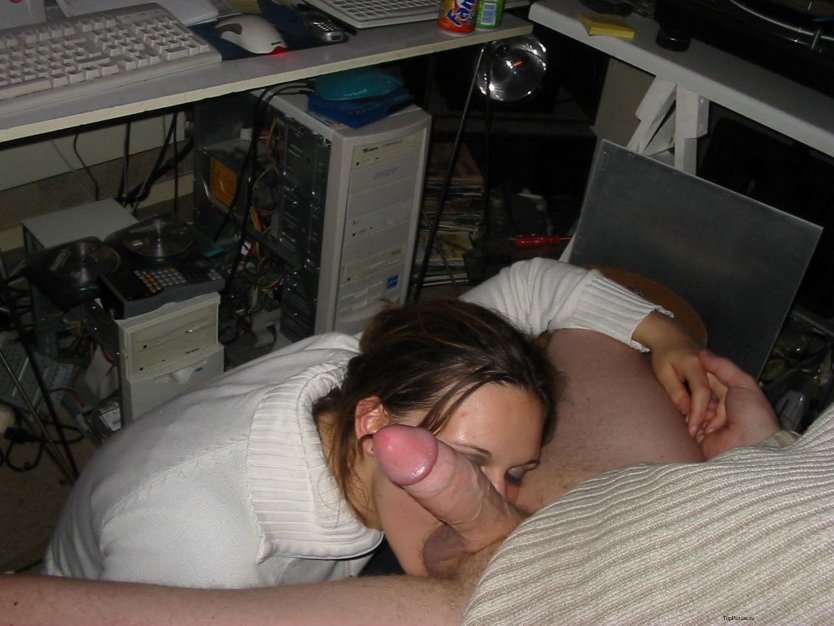 Отсосала под столом частное