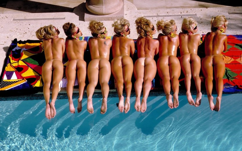 Много много голых женщин