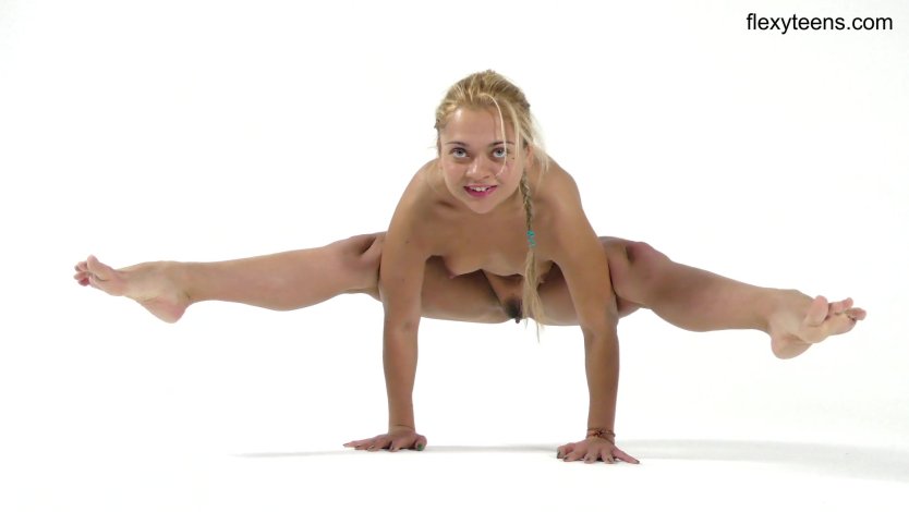 Красивые голые гимнастки