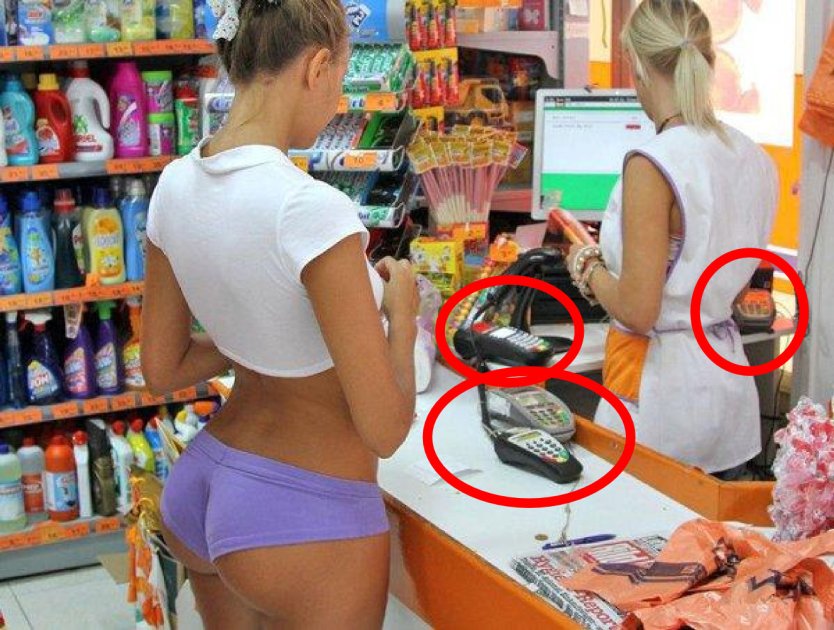 Продавщицы в магазине попка