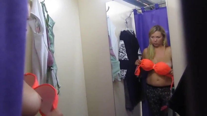 Примерочная в магазине Нижнего белья камера