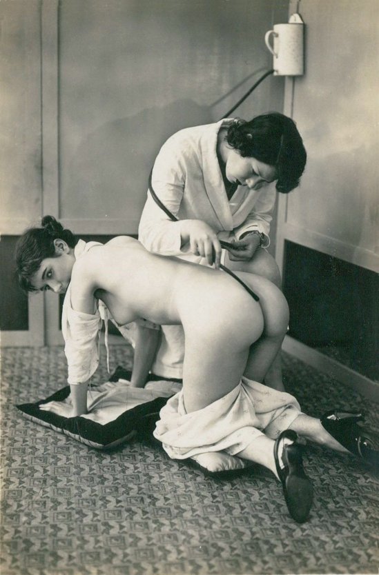 Наказание клизмой ретро